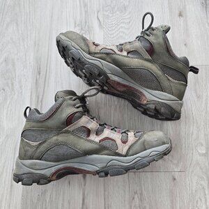 Vasque | gray suede sporty Gorpcore hiking sneakers | MENS 10.5